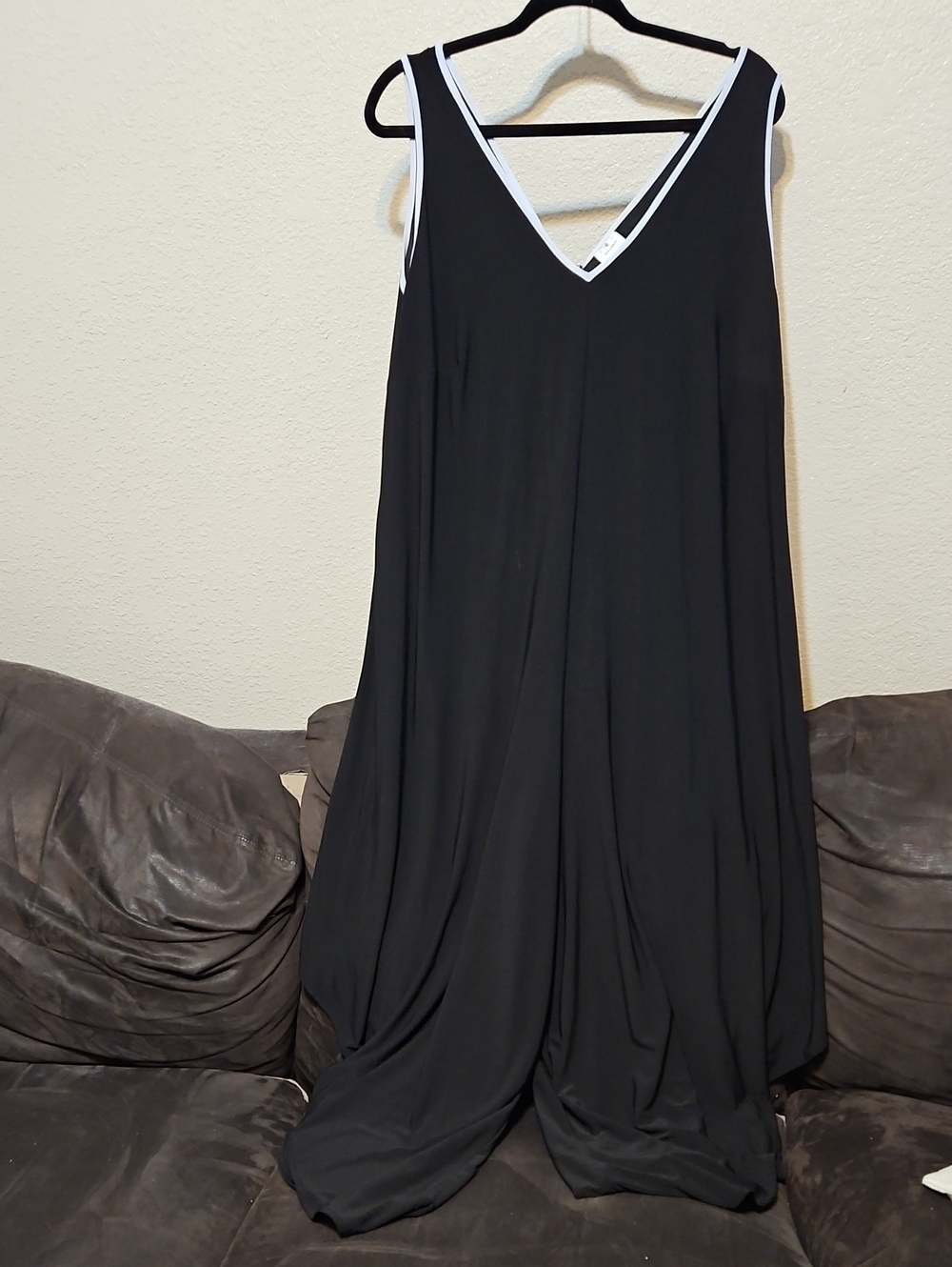 dressbarn Black Sleeveless V-Neck Jumpsuit with White Trim Accents
